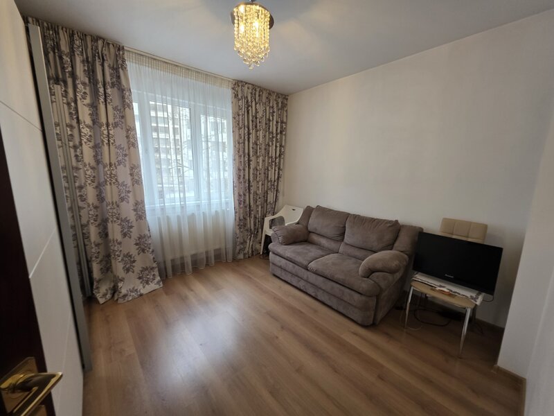 Dristor, chiar la gura de metrou, 5 minute mall Park Lake si parc IOR,