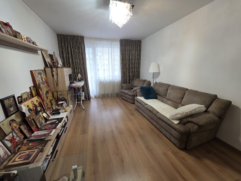 Dristor, chiar la gura de metrou, 5 minute mall Park Lake si parc IOR,